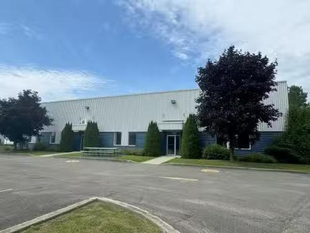 1265 Rue George F. Slack, Farnham, QC, J2N 2X3 commercial f.