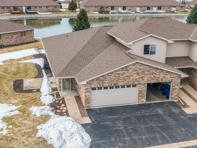 1267 pond view circle