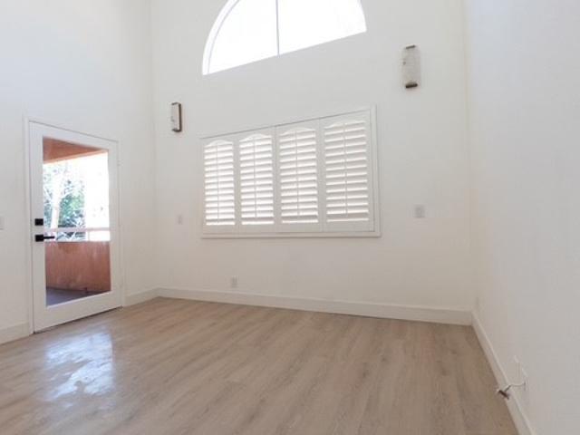 12601 Van Nuys 209