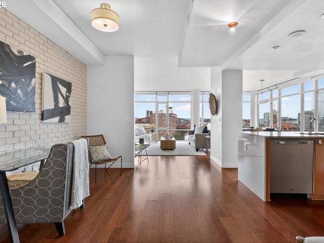 1260 nw naito pkwy # 908b