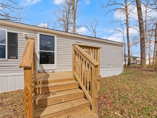 1260 E County Line Rd NE