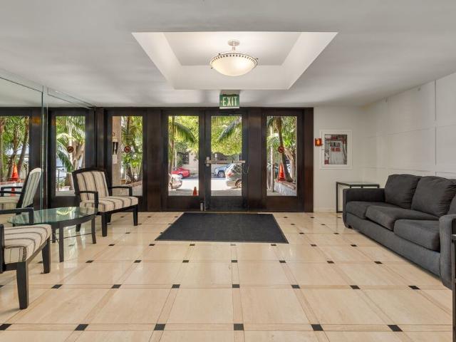 1262 S Barrington Ave, Unit 204, Los Angeles, CA 90025 | MLS #26860