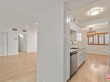 1262 S Barrington Avenue 204