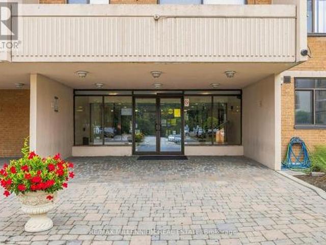 126 2 Jane Street, Toronto, ON, M3L 2J3 townhouse for sale | Listing ID W13654 | Royal LePage