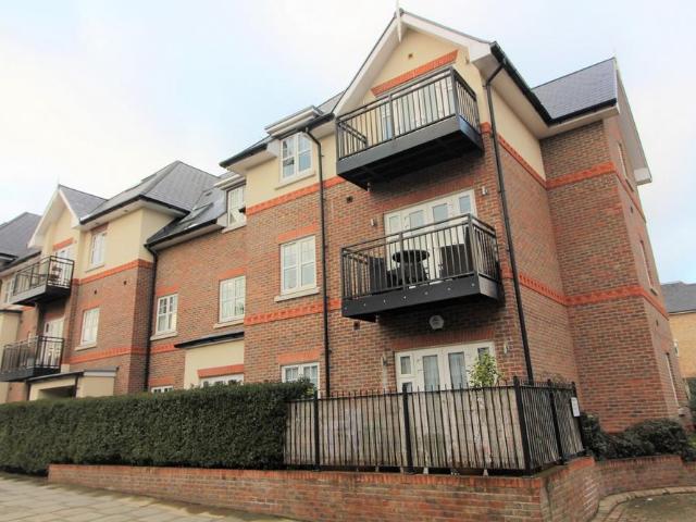 126 Chelmsford Road, Oakwood, London, N14 4JL, United Kingdom | 3 bed apartment for rent #140396407 | Rentberry