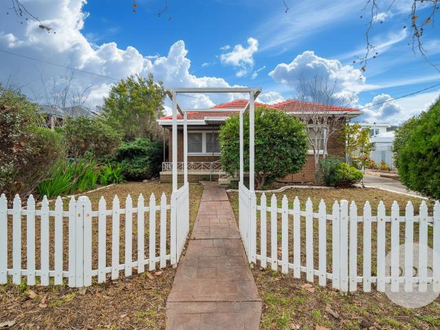 126 Grove St, Kooringal, NSW 2650