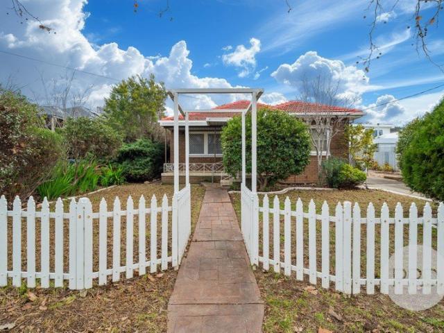 126 Grove Street, Kooringal NSW 2650