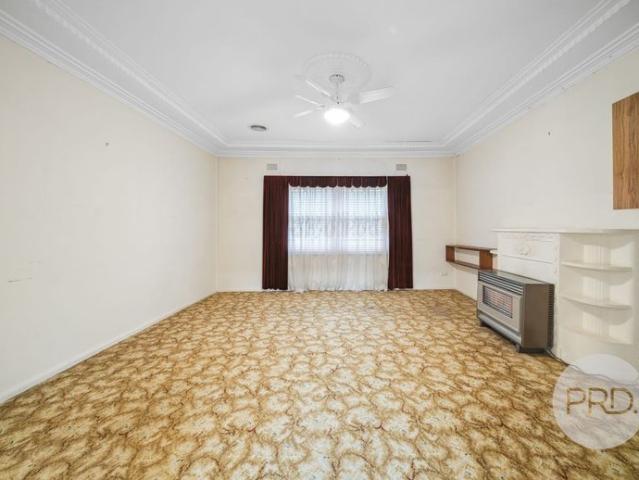 126 Grove Street, Kooringal NSW 2650