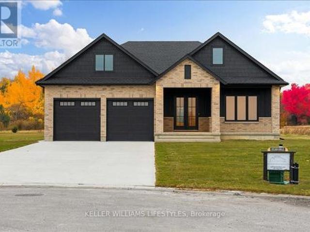 126 Fraser Crescent, Lambton Shores Forest, ON, N0N 1J0 house for sale | Listing ID X12969 | Royal LePage