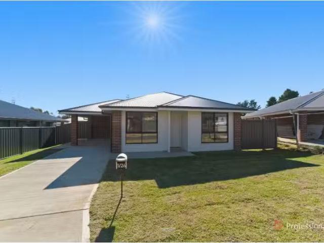 1/26 Frizell Crescent, Armidale Townhouse for rent Listed by.
