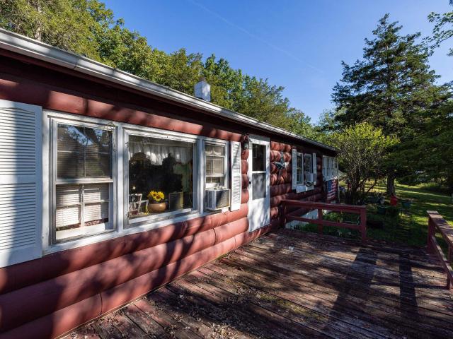 126 kings acre ln
