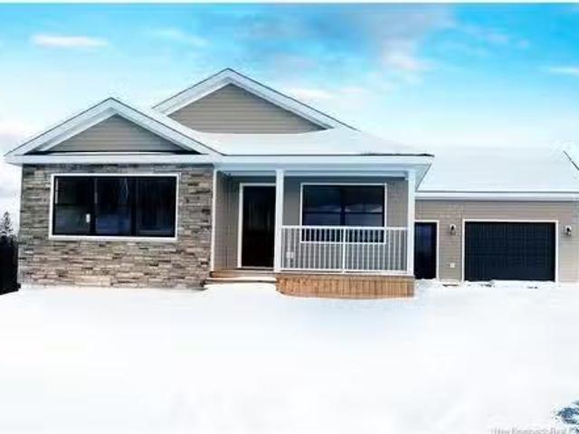 126 Hetherington Crt, Woodstock, NB, E7M 0G9 house for sale.