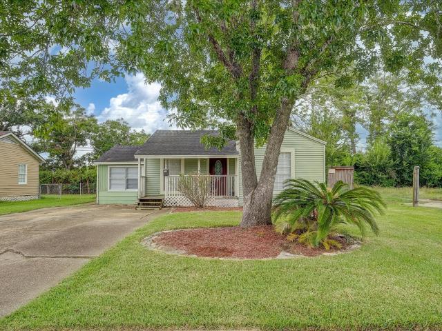 126 Huisache Street