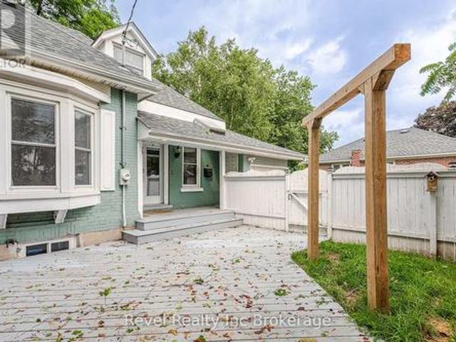 126 Huron Street, Woodstock North, ON, N4S 6Z8 house for sale | Listing ID X13884 | Royal LePage