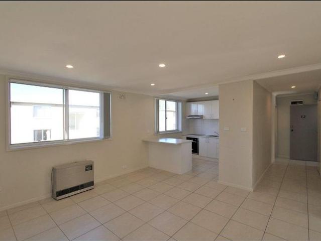 12/6 Stornaway Road, Queanbeyan, NSW 2620