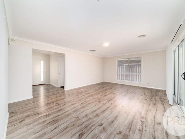 1/26 Pooginook Place, Bourkelands NSW 2650