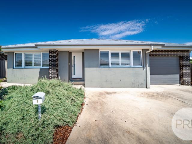 1/26 Pooginook Place, Bourkelands, NSW 2650