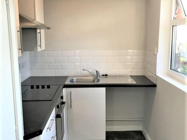 126 Plumtree Road, Thorngumbald, Hull. Studio to rent £400 pcm £92 pw
