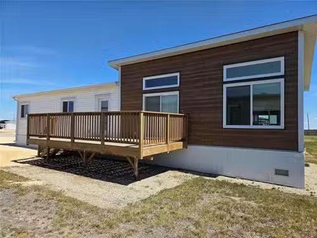 126 Prairie Oak Drive, Mitchell, MB, R5G 2X5 house for sale.