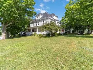 House for sale in Lunenburg - Parking, Deck