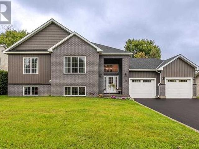 126 Queensgate Blvd, Sault Ste. Marie, ON, P6A 6Y4 house for sale | Listing ID SM262594 | Royal LePage