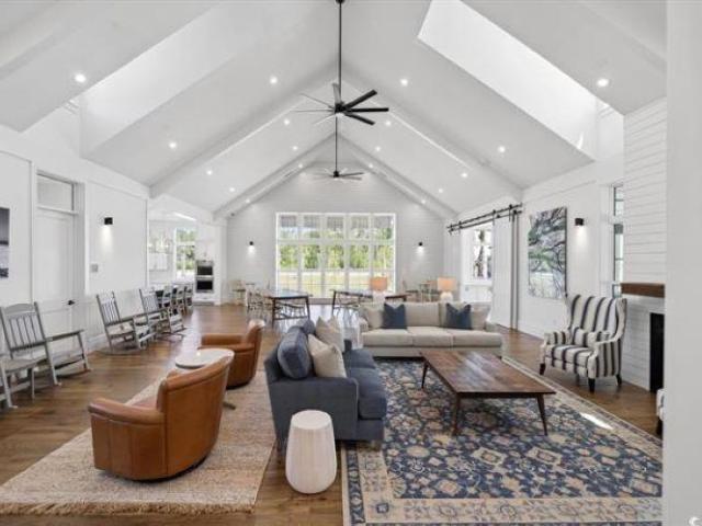 1276 Newell Dr