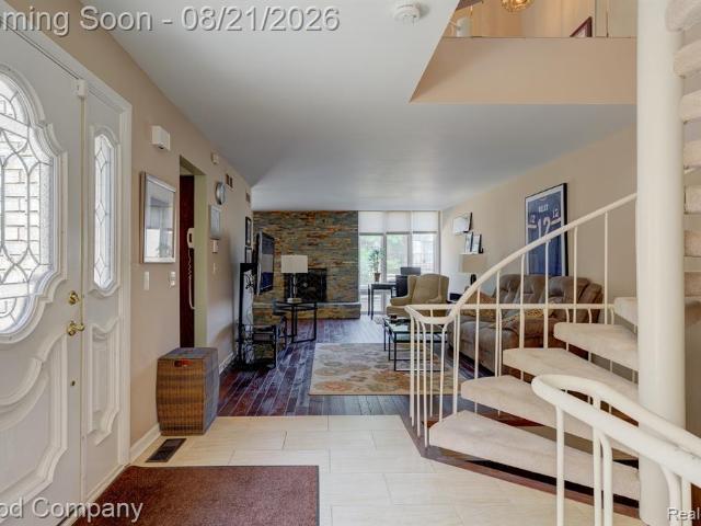 1277 Oakwood Court