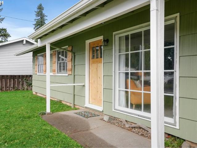 12717 SE Gladstone St, Portland, OR 97236