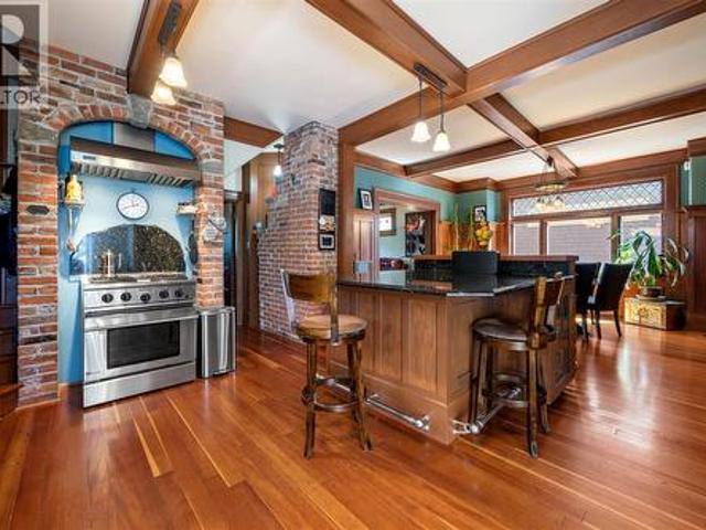 1271 Mckenzie St, Victoria, BC, V8V 2W6 house for sale | Listing ID 1050 | Royal LePage