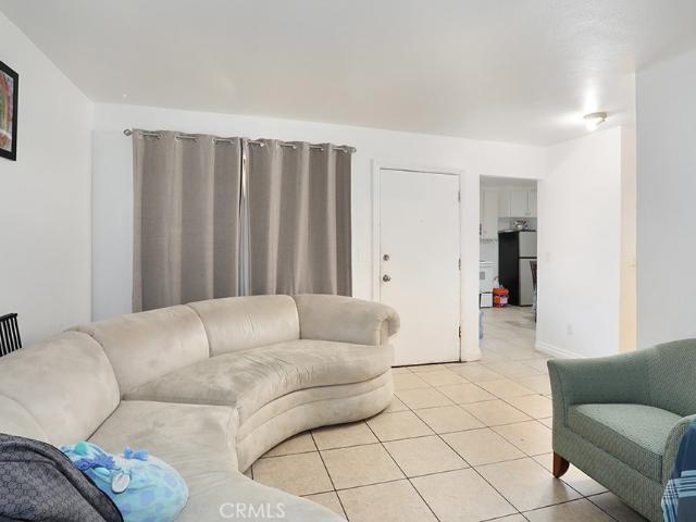 1272 E Mcfadden