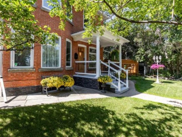 127 1 Street Sw, Medicine Hat, AB, T1A 3Z1 house for sale | Listing ID A2323 | Royal LePage