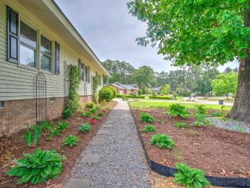 127 Cooper Circle