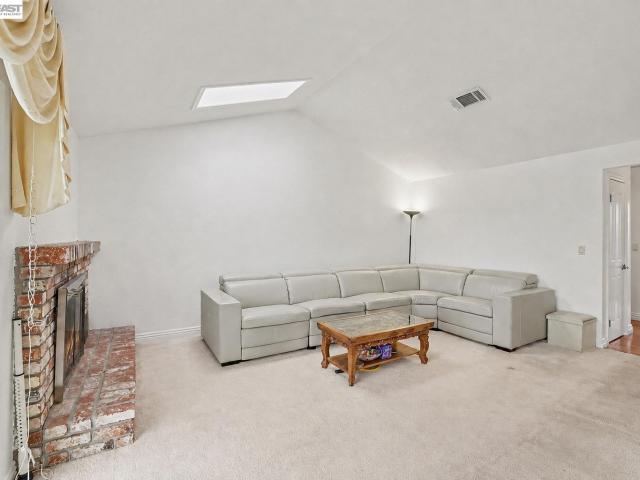 127 Catalpa Ct