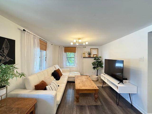 127 Boul. Ste Rose, Laval Sainte Rose, QC H7L