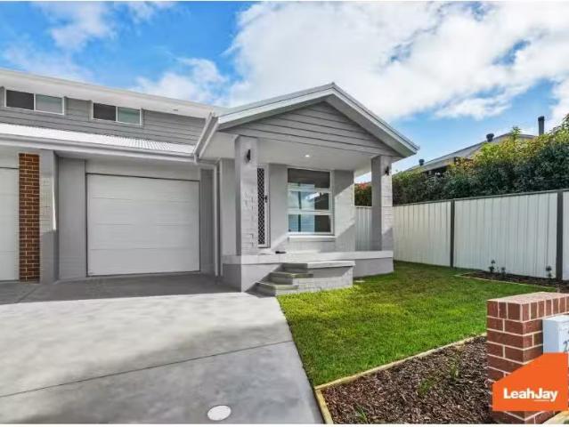 1/27 Elizabeth Street, Cardiff South Townhouse for rent Liste.