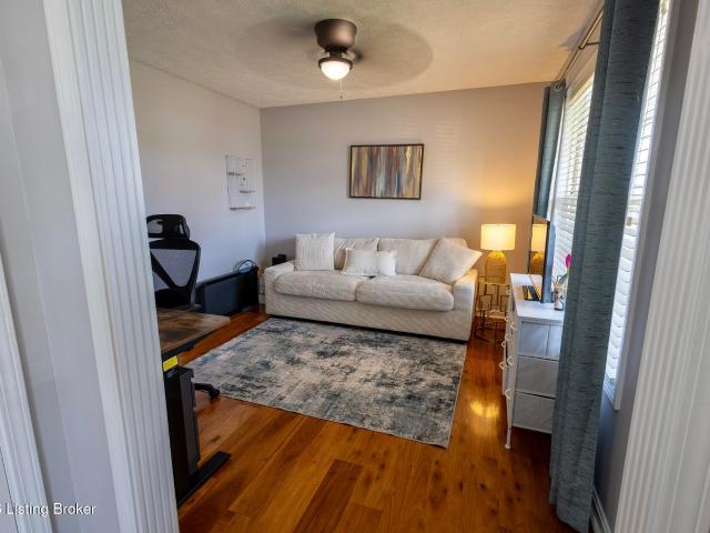 127 Longsdale Ct
