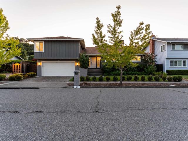 127 Peacock Dr