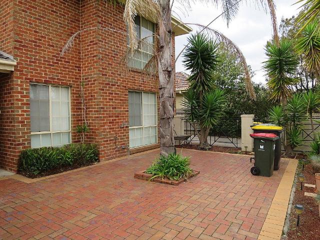 1/27 Robinson Street Clayton, VIC 3168