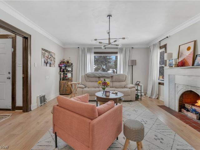 127 Roslyn Drive