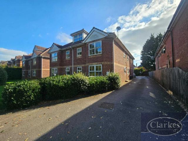 127 Richmond Park Road, Charminster. 2 bed flat to rent £1,075 pcm £248 pw