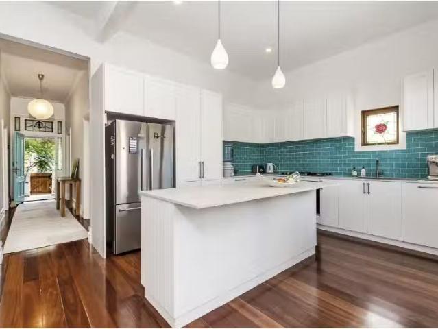 127 Tower Street, WEST LEEDERVILLE House for rent Listed by A.