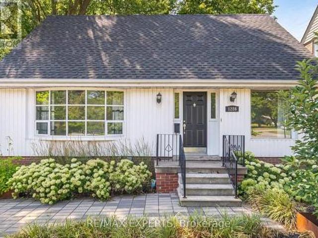 1286 Kipling Avenue, Toronto, ON, M9B 3N5 house for sale | Listing ID W13823 | Royal LePage