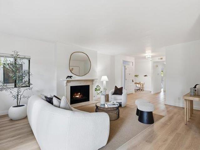 1286 Woodside Road