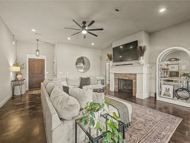 12889 Canopy Oaks Drive