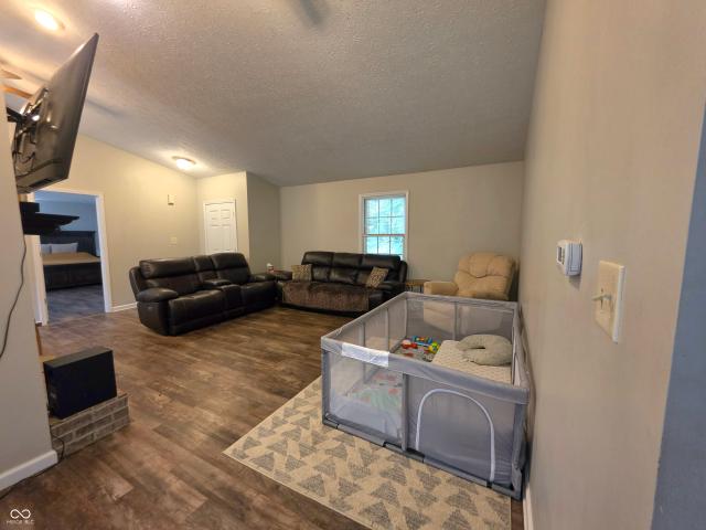 1281 NE Kiowa Cove