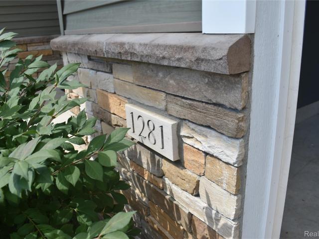 1281 Cambridge Circle