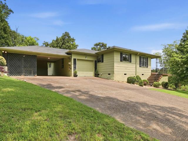 1281 W Fairfax Drive