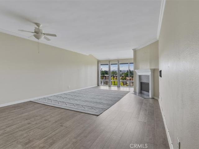12830 Burbank 305