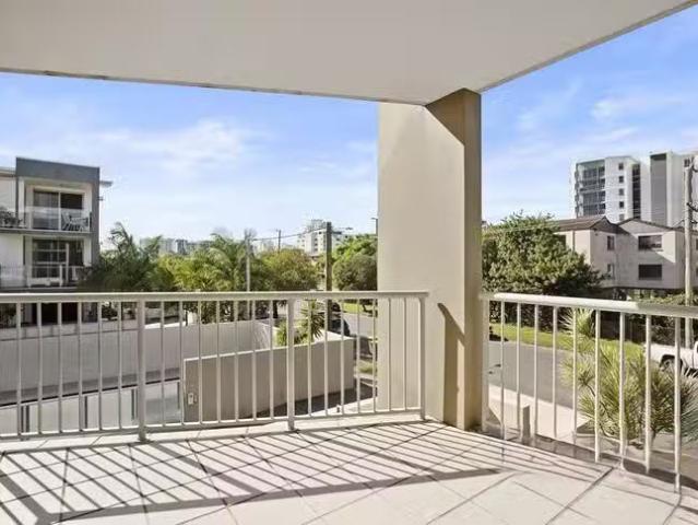 12/8 12 Proud Street, Labrador, QLD 4215