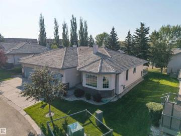 Blackburne, Edmonton, Alberta - Deck, Parking